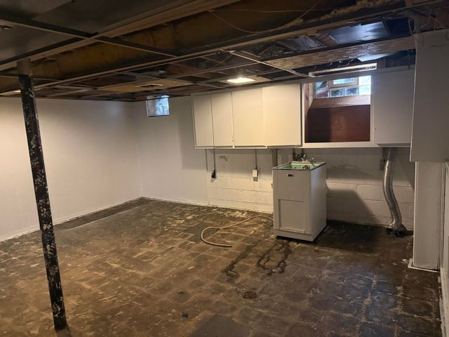 19601 Hamburg Street, Detroit, MI 48205