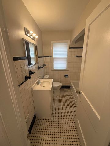 19601 Hamburg Street, Detroit, MI 48205