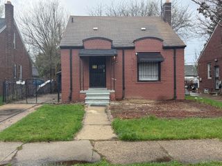 19601 Hamburg Street, Detroit, MI 48205