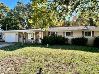 228 Indian Road, Pennfield, MI 49017