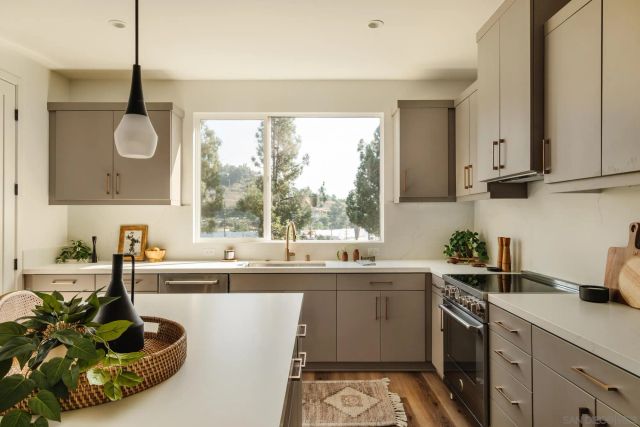 3859 N Riley Ln, Los Angeles, CA 90065