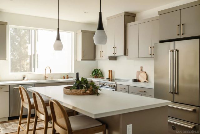 3859 N Riley Ln, Los Angeles, CA 90065