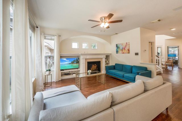 14 N Flickering Sun Circle, The Woodlands, TX 77382