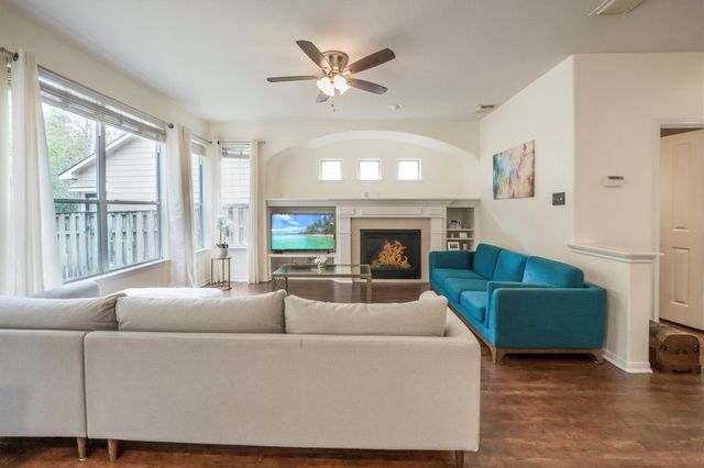 14 N Flickering Sun Circle, The Woodlands, TX 77382