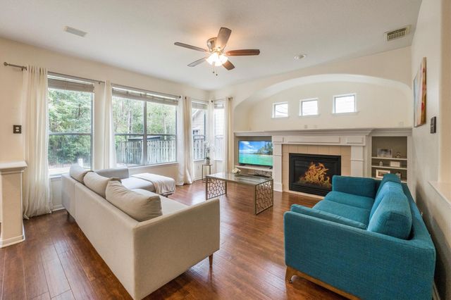 14 N Flickering Sun Circle, The Woodlands, TX 77382