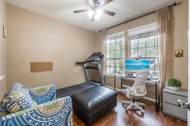 14 N Flickering Sun Circle, The Woodlands, TX 77382