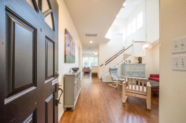 14 N Flickering Sun Circle, The Woodlands, TX 77382