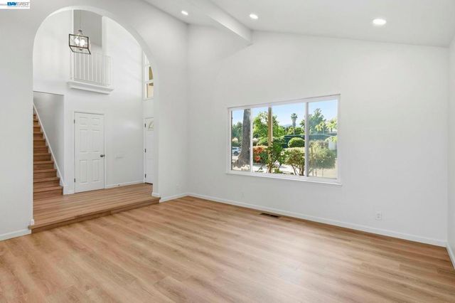 861 Saint John Cir, Concord, CA 94518