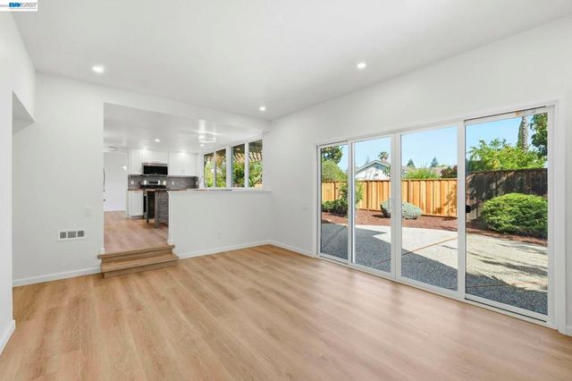 861 Saint John Cir, Concord, CA 94518