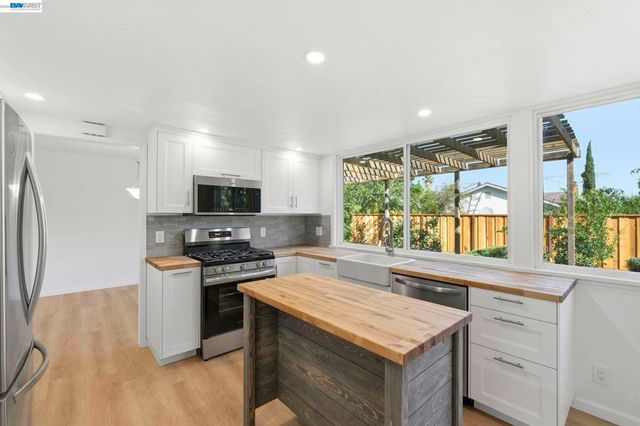 861 Saint John Cir, Concord, CA 94518