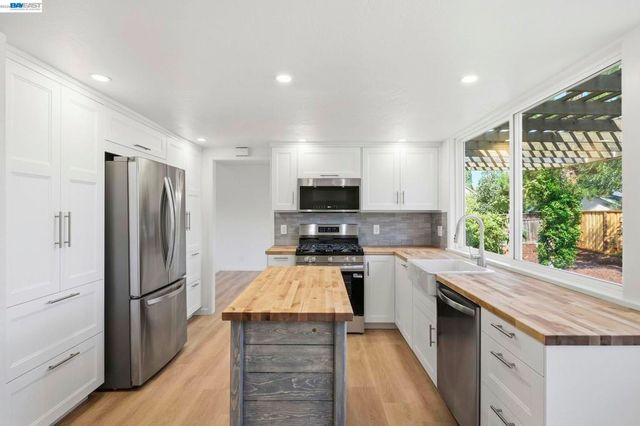 861 Saint John Cir, Concord, CA 94518