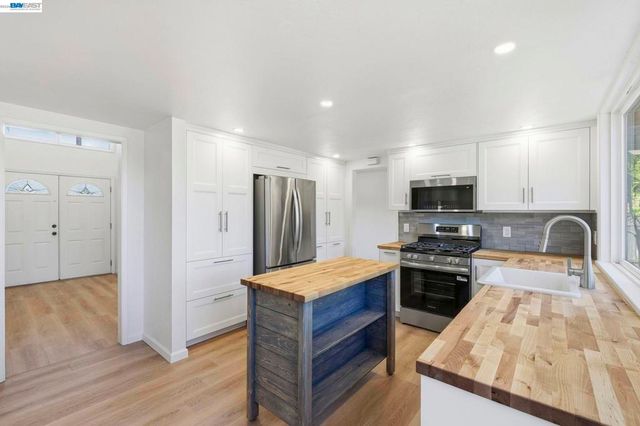 861 Saint John Cir, Concord, CA 94518