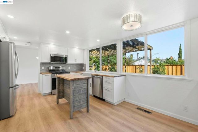 861 Saint John Cir, Concord, CA 94518