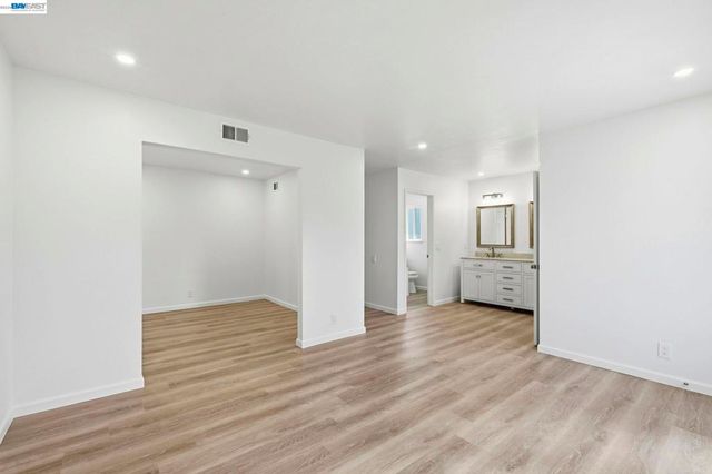 861 Saint John Cir, Concord, CA 94518