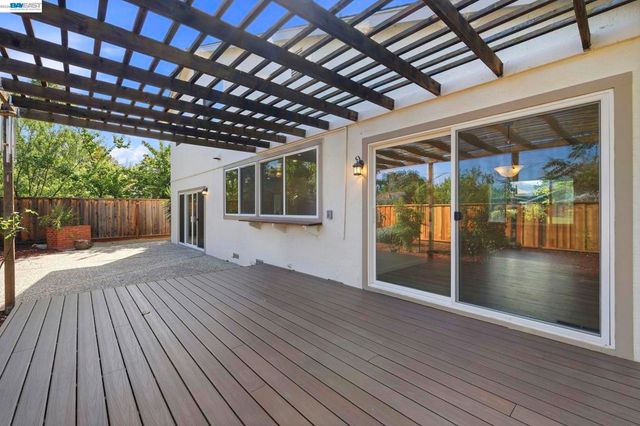 861 Saint John Cir, Concord, CA 94518