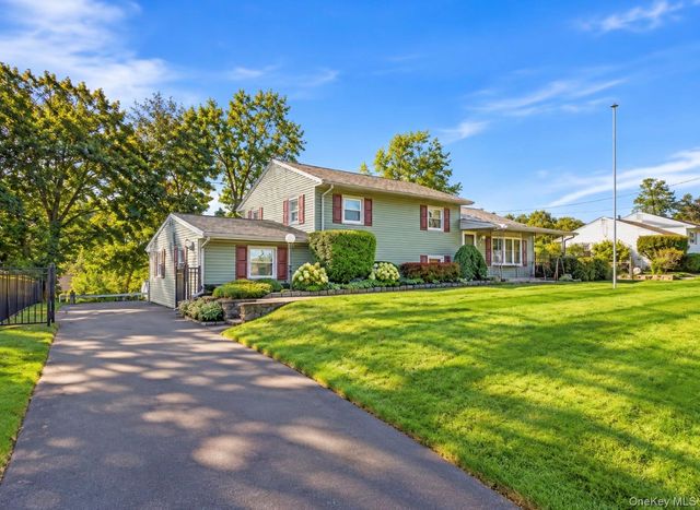 14 Valewood Drive, New Windsor, NY 12553