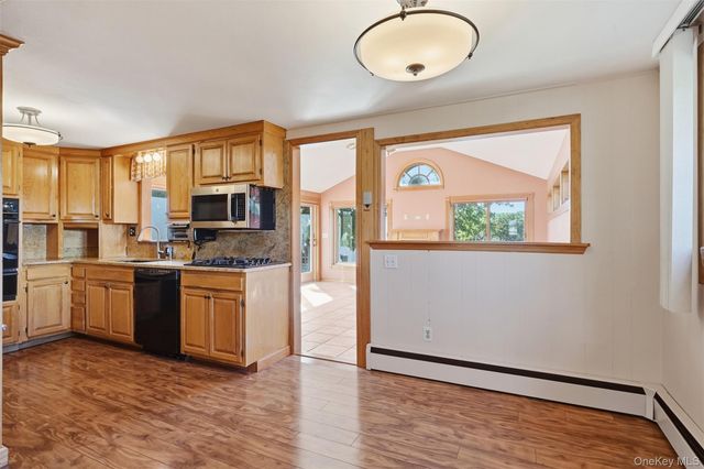 14 Valewood Drive, New Windsor, NY 12553