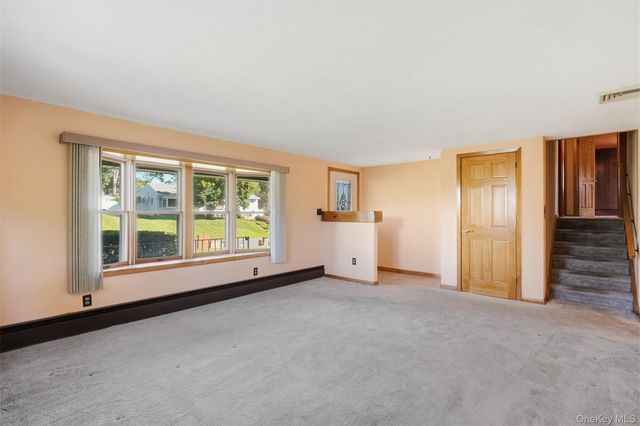14 Valewood Drive, New Windsor, NY 12553
