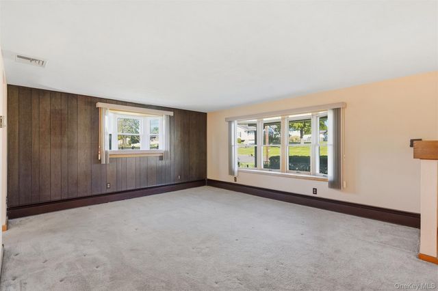 14 Valewood Drive, New Windsor, NY 12553