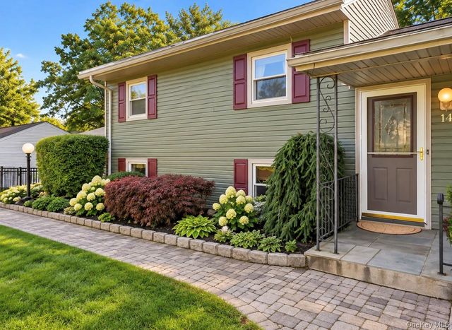 14 Valewood Drive, New Windsor, NY 12553