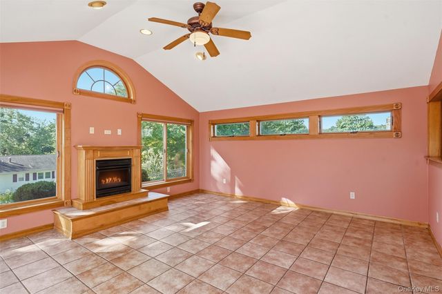 14 Valewood Drive, New Windsor, NY 12553