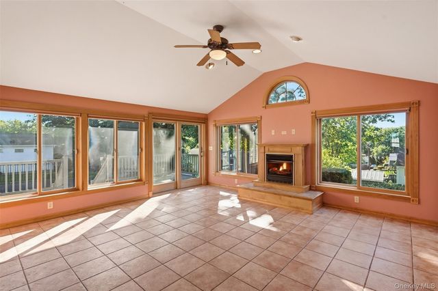 14 Valewood Drive, New Windsor, NY 12553