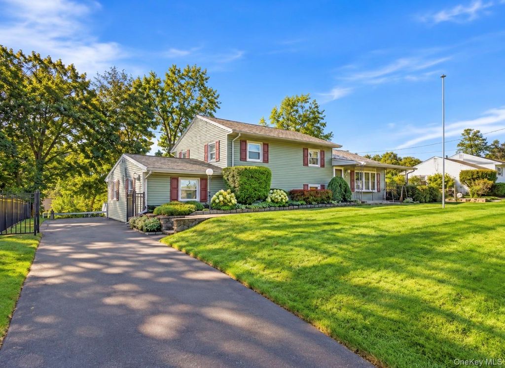 14 Valewood Drive, New Windsor, NY 12553 — photo 2