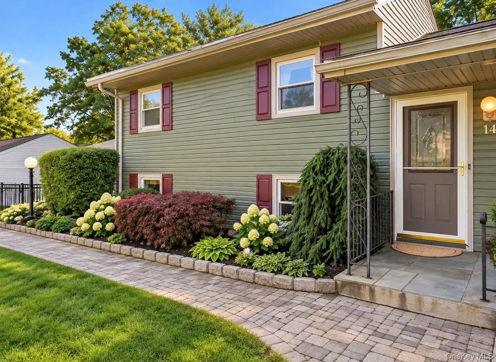 14 Valewood Drive, New Windsor, NY 12553 — photo 3