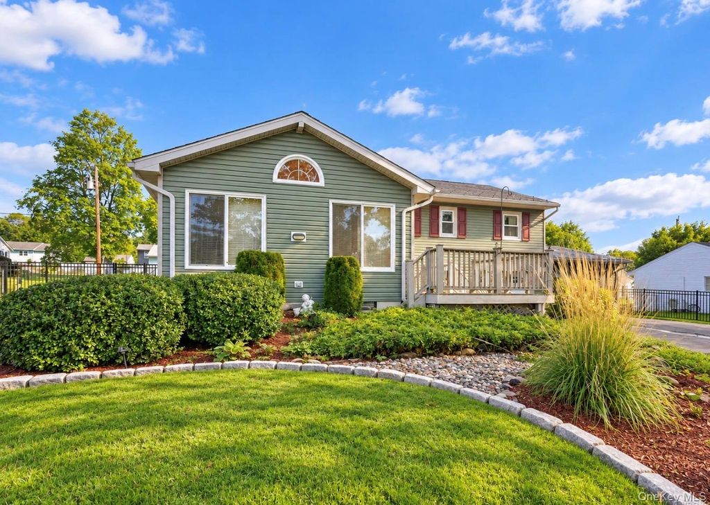 14 Valewood Drive, New Windsor, NY 12553 — photo 4