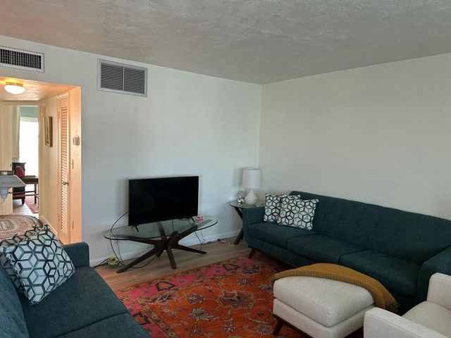 2381 Sunset Avenue 216, Lake Worth Beach, FL 33461