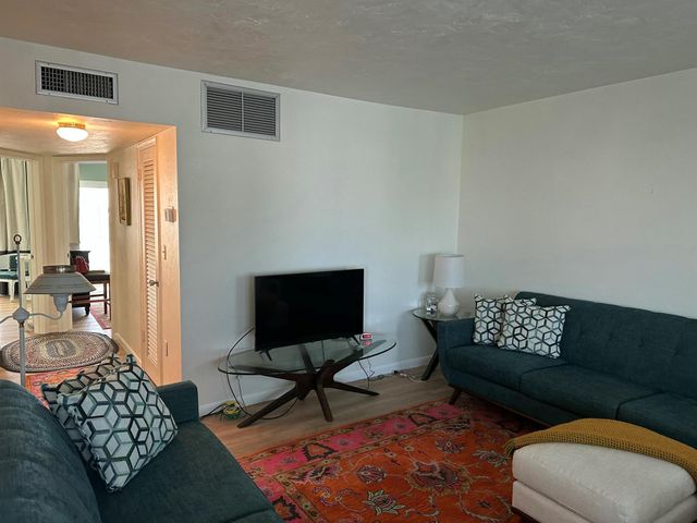 2381 Sunset Avenue 216, Lake Worth Beach, FL 33461