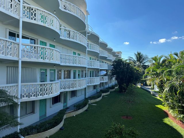 2381 Sunset Avenue 216, Lake Worth Beach, FL 33461