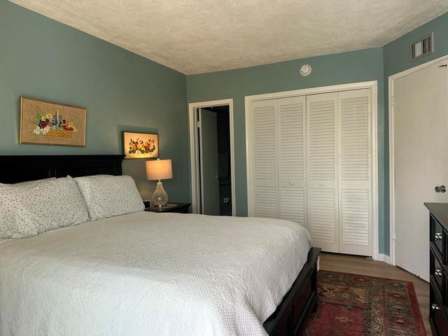 2381 Sunset Avenue 216, Lake Worth Beach, FL 33461