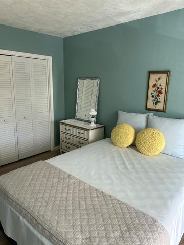 2381 Sunset Avenue 216, Lake Worth Beach, FL 33461