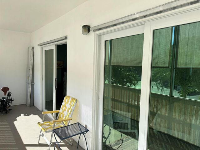 2381 Sunset Avenue 216, Lake Worth Beach, FL 33461