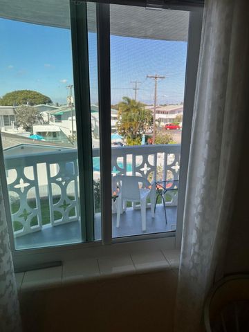 2381 Sunset Avenue 216, Lake Worth Beach, FL 33461