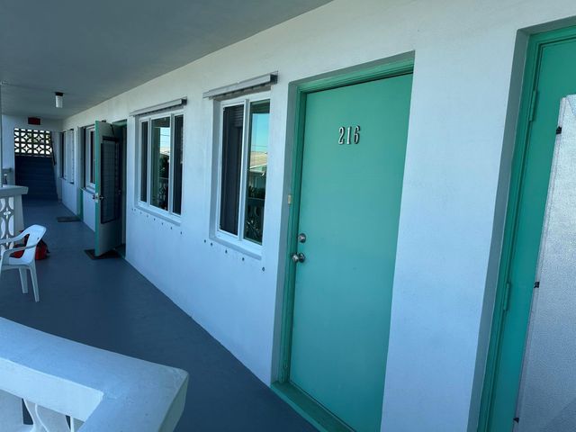 2381 Sunset Avenue 216, Lake Worth Beach, FL 33461