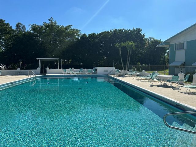 2381 Sunset Avenue 216, Lake Worth Beach, FL 33461