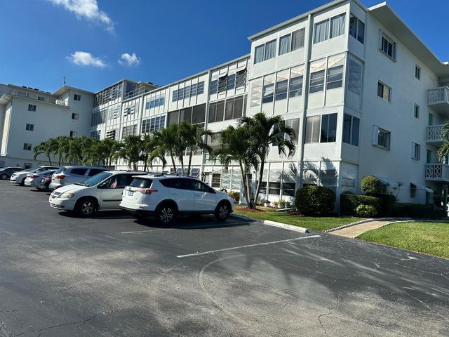 2381 Sunset Avenue 216, Lake Worth Beach, FL 33461