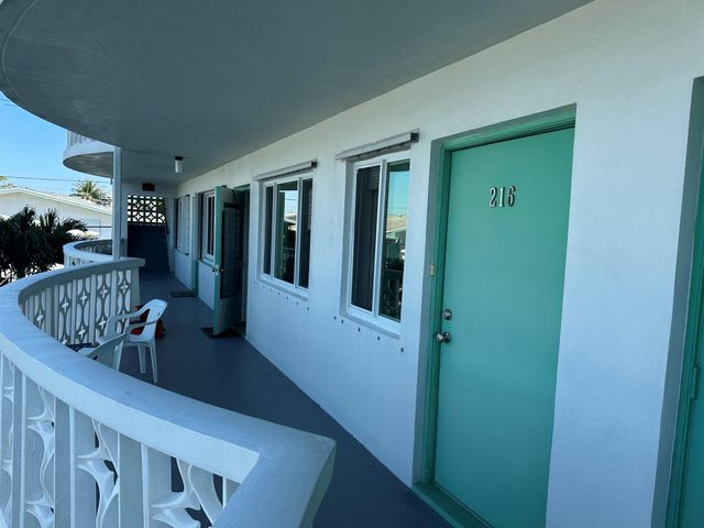 2381 Sunset Avenue 216, Lake Worth Beach, FL 33461