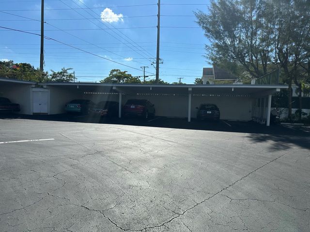 2381 Sunset Avenue 216, Lake Worth Beach, FL 33461