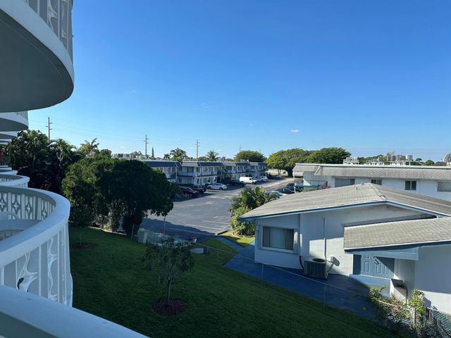 2381 Sunset Avenue 216, Lake Worth Beach, FL 33461