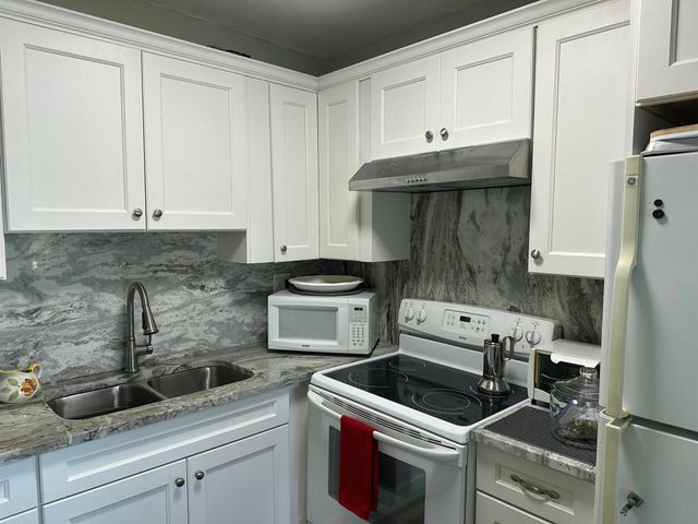 2381 Sunset Avenue 216, Lake Worth Beach, FL 33461