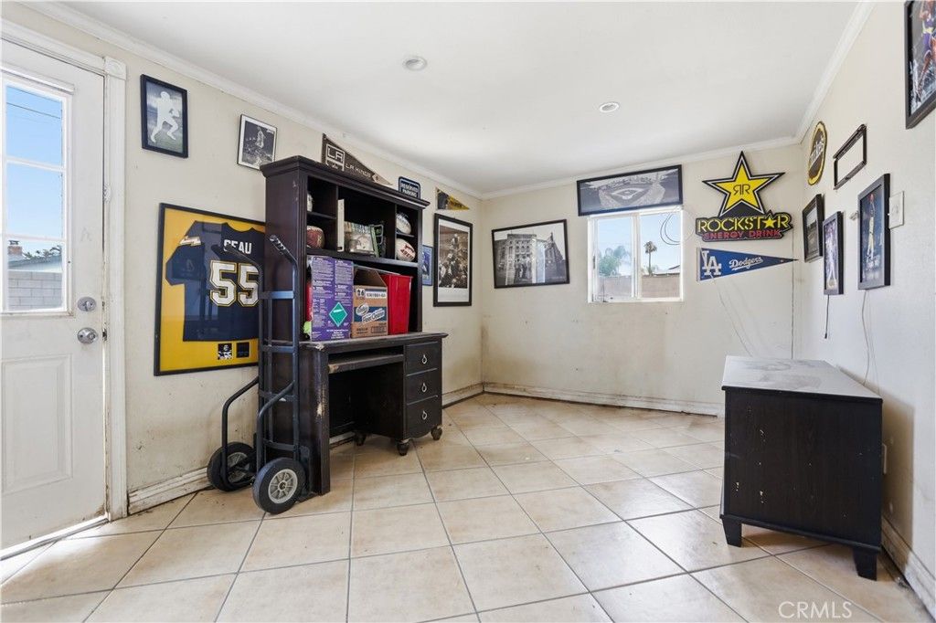 Image 15 of property listing at 1520 S San Dimas, Bloomington, CA 92316