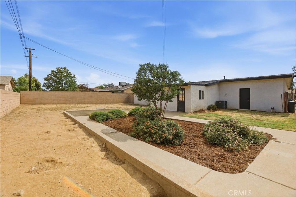 Image 2 of property listing at 1520 S San Dimas, Bloomington, CA 92316