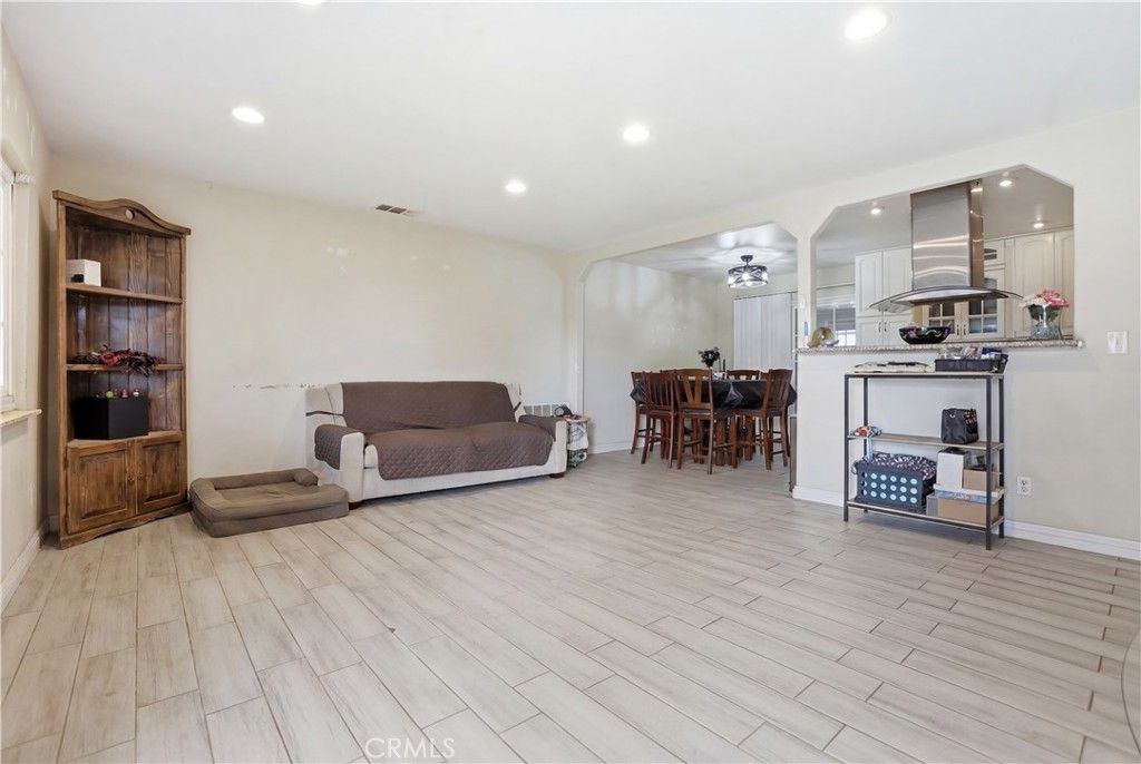 Image 4 of property listing at 1520 S San Dimas, Bloomington, CA 92316