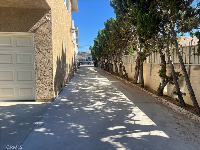 1717 Temple Avenue, Long Beach, CA 90804