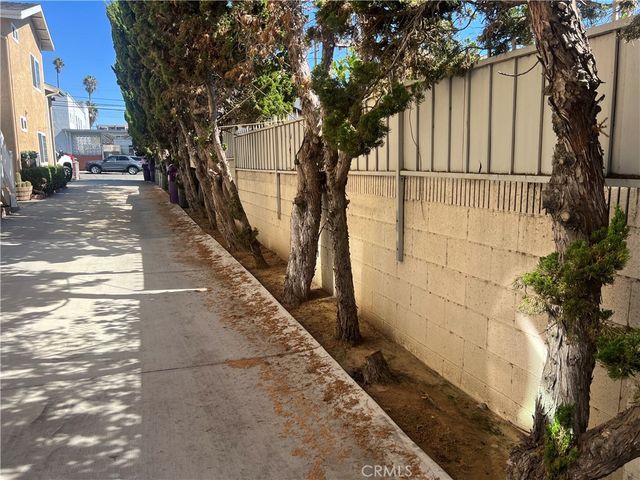 1717 Temple Avenue, Long Beach, CA 90804