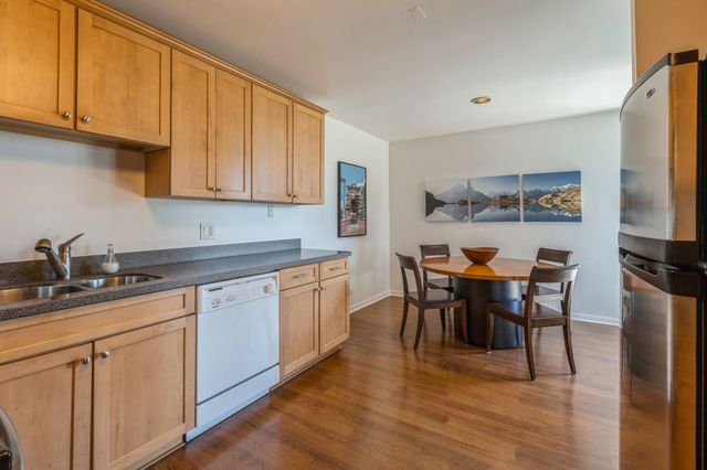 5600 Hillcrest Lane 130-3K, Lisle, IL 60532