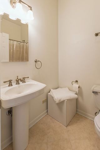 5600 Hillcrest Lane 130-3K, Lisle, IL 60532